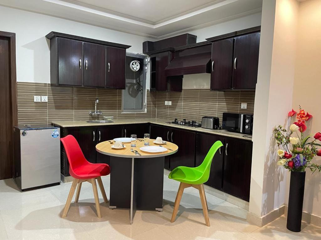 Apartmán Marine Tower Rávalpindí Exteriér fotografie